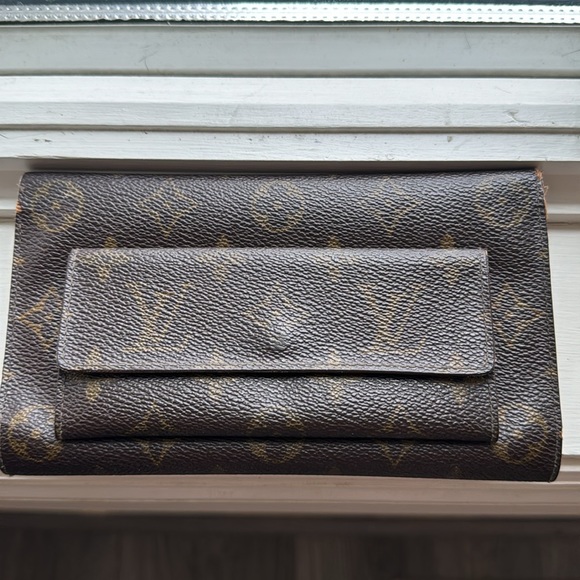 Louis Vuitton Vintage Wallet - Picture 2 of 9